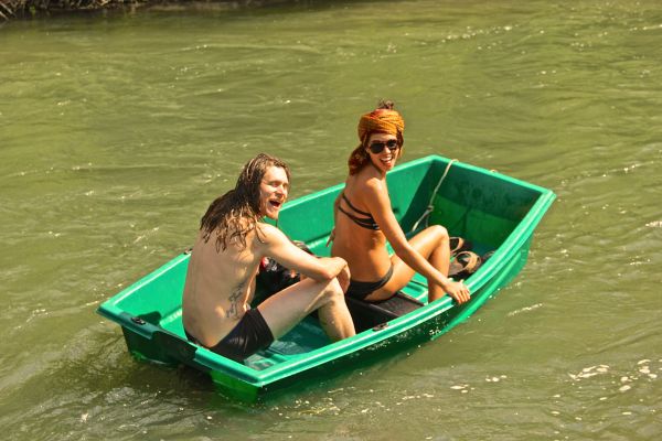justin saisha boat float
